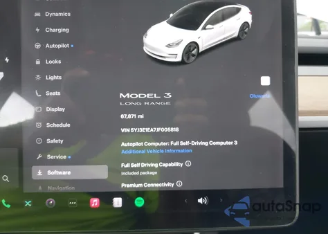 2018 Tesla Model 3 Long Range/Mid Range z USA, uszkodzony, nr VIN 5YJ3E1EA7JF005818